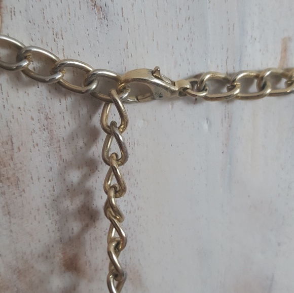 Charming Charlies scallop bib necklace - Picture 3 of 3